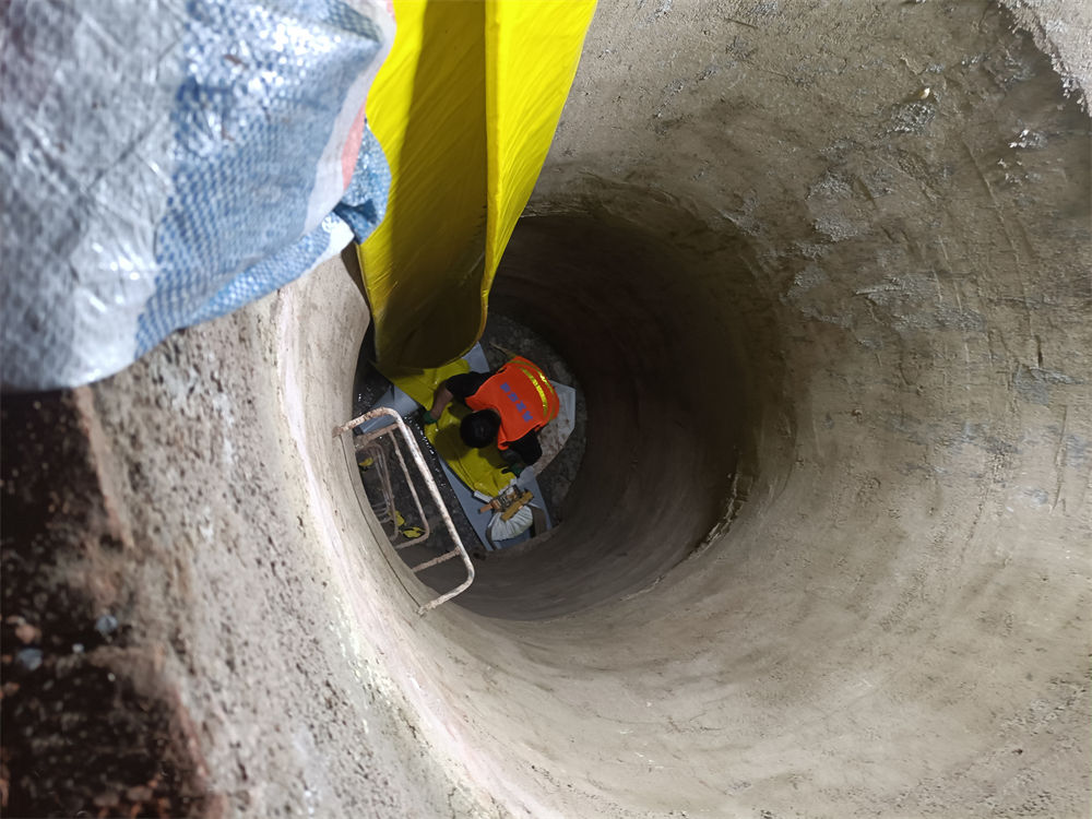 紫外光原位固化修复